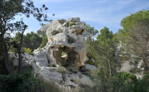 Around Beaux-de-Provence