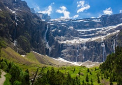 Cirque de Gavarnie by the ledge
