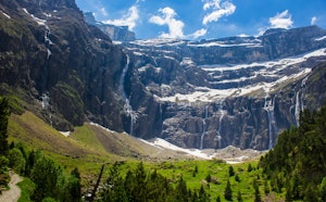 Cirque de Gavarnie by the ledge