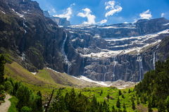Cirque de Gavarnie by the ledge