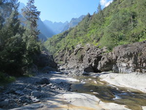 Bras Rouge in a Loop