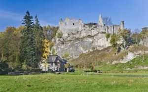 Château et rochers de Montaigle