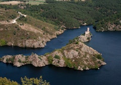 Château d'Éssalois and Chambles
