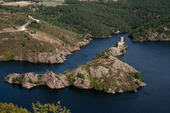 Château d'Éssalois and Chambles