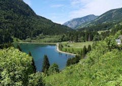 Lac des Plagnes and Refuge des Tinderets