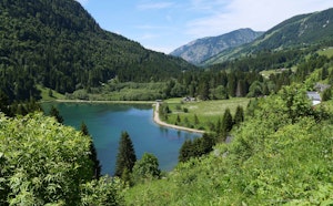 Lac des Plagnes and Refuge des Tinderets