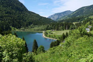 Lac des Plagnes et refuge des Tinderets