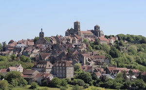Between Pierre-Perthuis and Vézelay