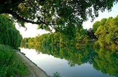 From Bois de Vincennes to the Marne River