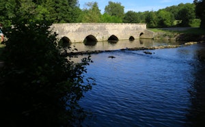 Between Saint-Néomaye and Gentray