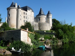 Château de Verteuil in a Loop