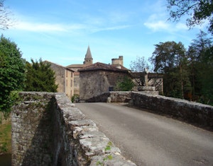 Around Monestiés