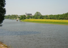 Between Mayenne and Sarthe