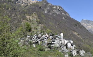 Between Mergoscia and Corippo